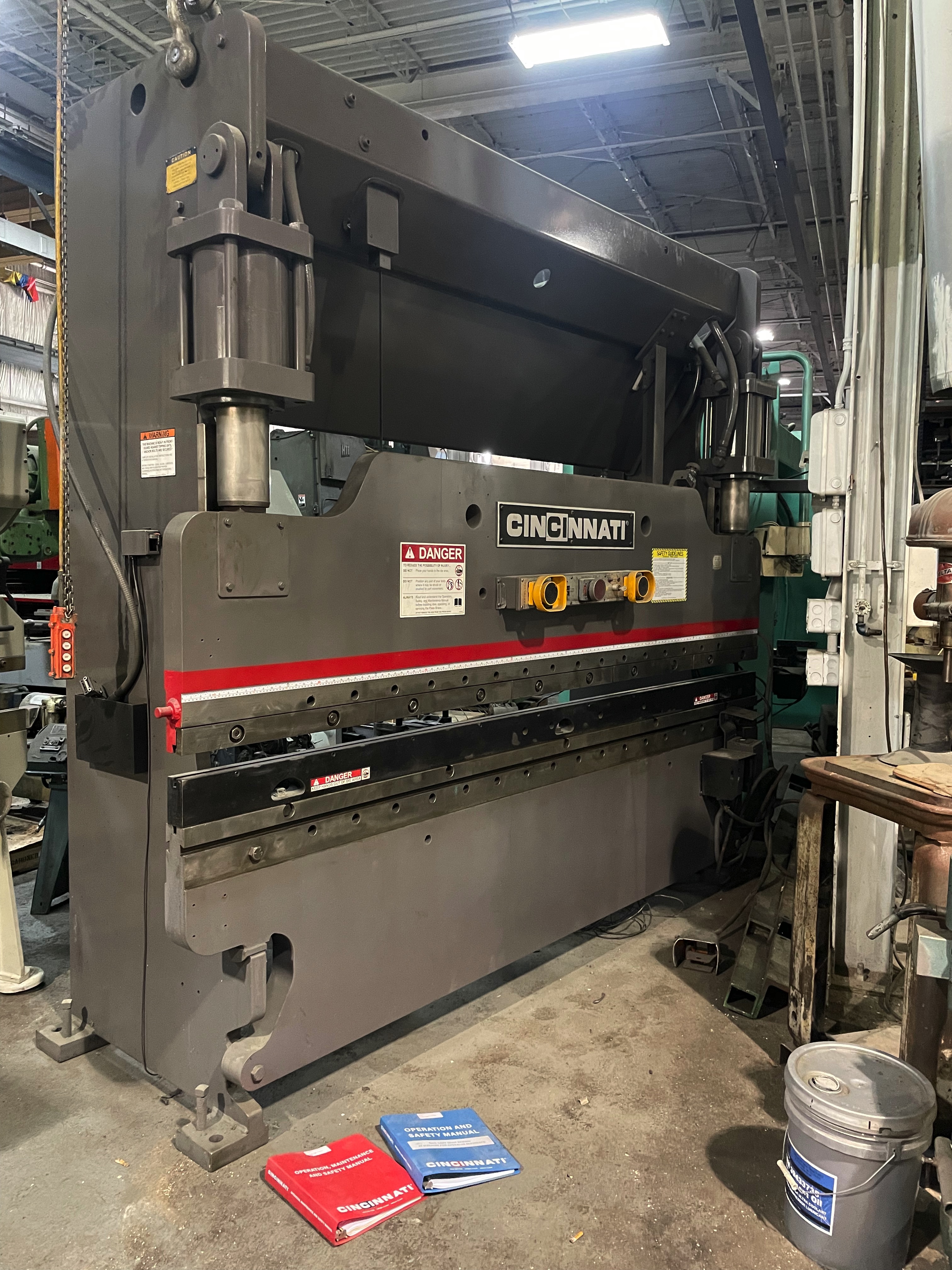 90 Ton X 10. Cincinnati 90CB Hydraulic Press Brake